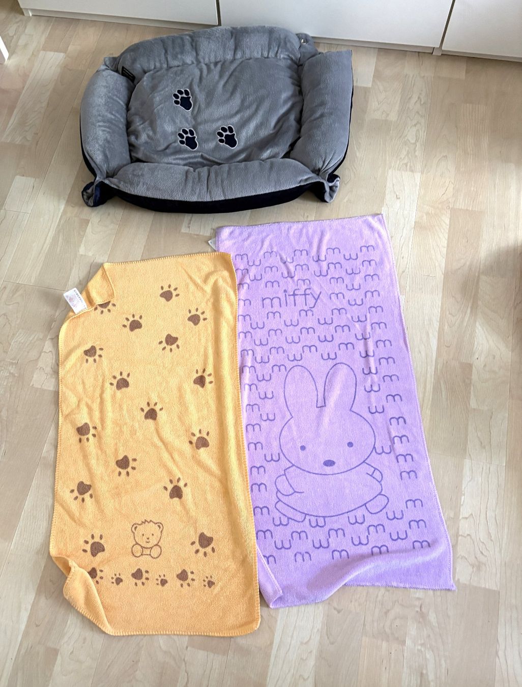 Coperte: Hunde oder Katzenbett mit 2 Decken – Nuovo (secondo la descrizione) da Glattbrugg venduto da Ariel012 3
