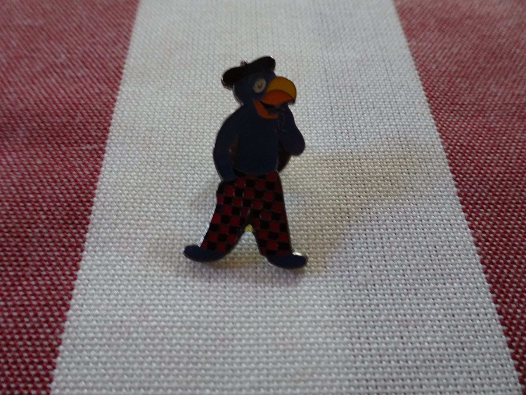 Figuren: Globi Pin - Globi stehend  - G1445 – Gebraucht aus Küssnacht am Rigi von Globi-Love