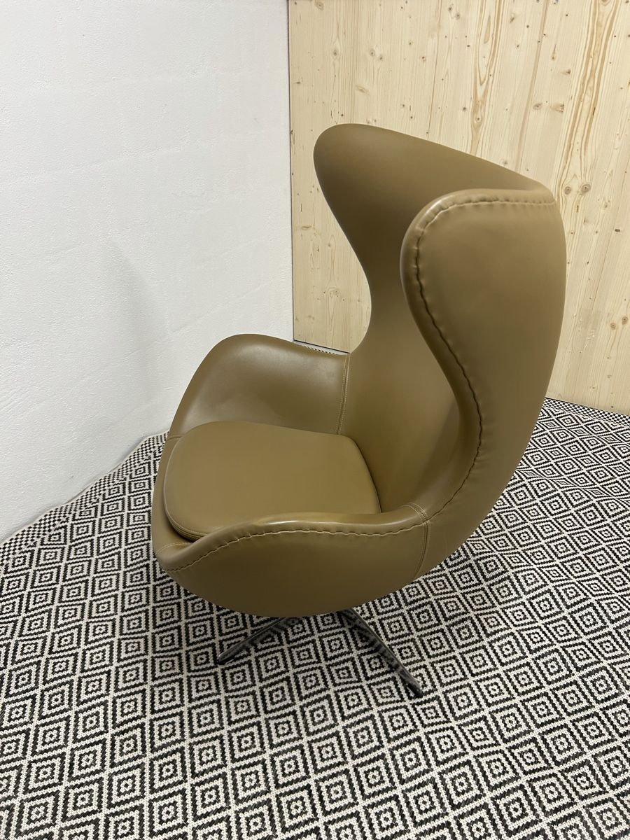 Poltrone: Egg Chair, Leder braun, Kopie – Usato da Samstagern venduto da Morusalba