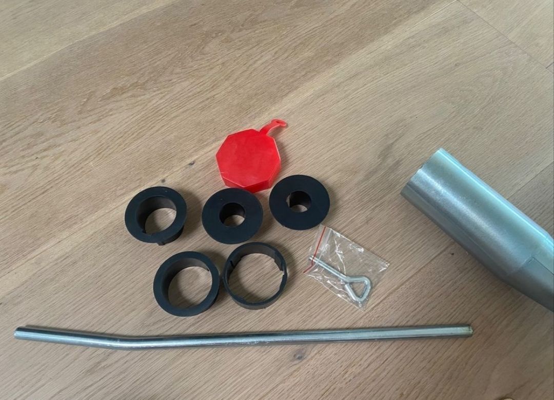 Altro: Sonnenschirmhalter für Rasen – Usato da Kleinwangen venduto da Cane18corso 2