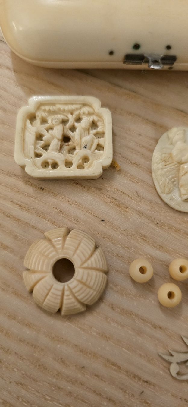 Brieftaschen: Sculptures os, Napoléon et divers – Gebraucht aus Martigny von pivert03 1
