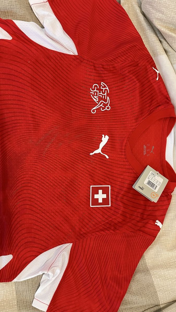Puma Canottiere & Pantaloni: Switzerland Jersey World Cup 2026 – Nuovo e nell'imballaggio originale da Oberrieden venduto da jon_5cl2 2