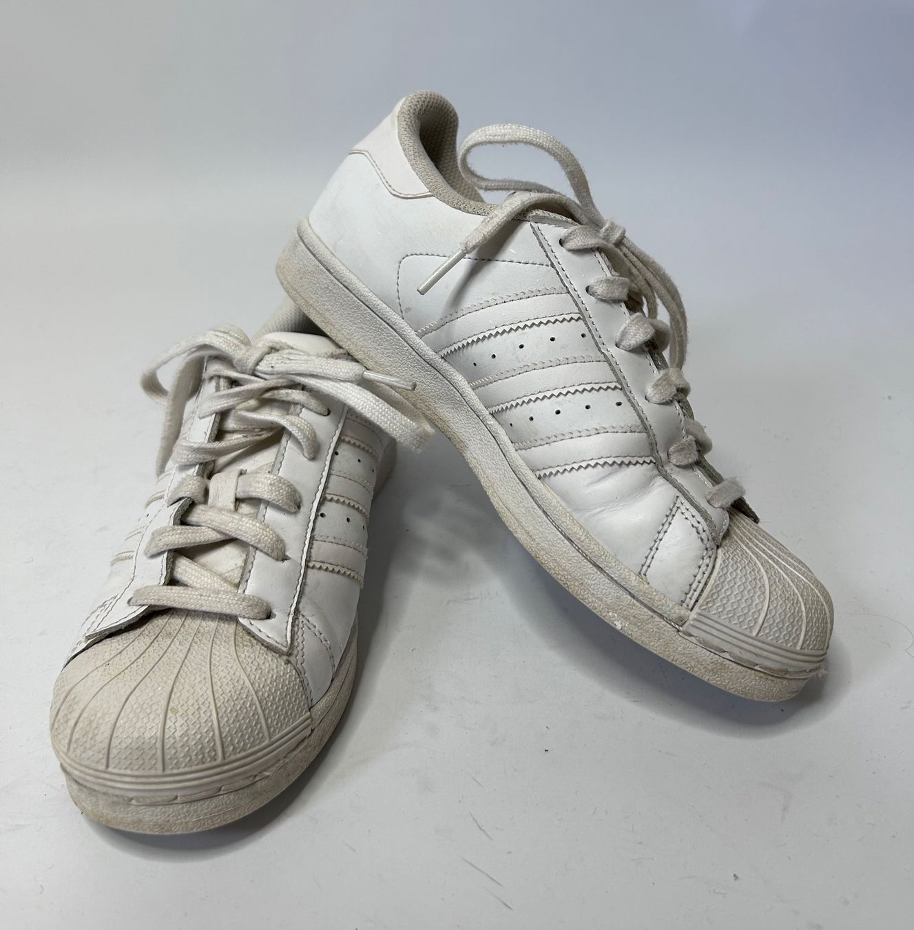 Adidas Chaussures femmes: Adidas Superstar Sneakers – D'occasion à St. Gallen par look-twice