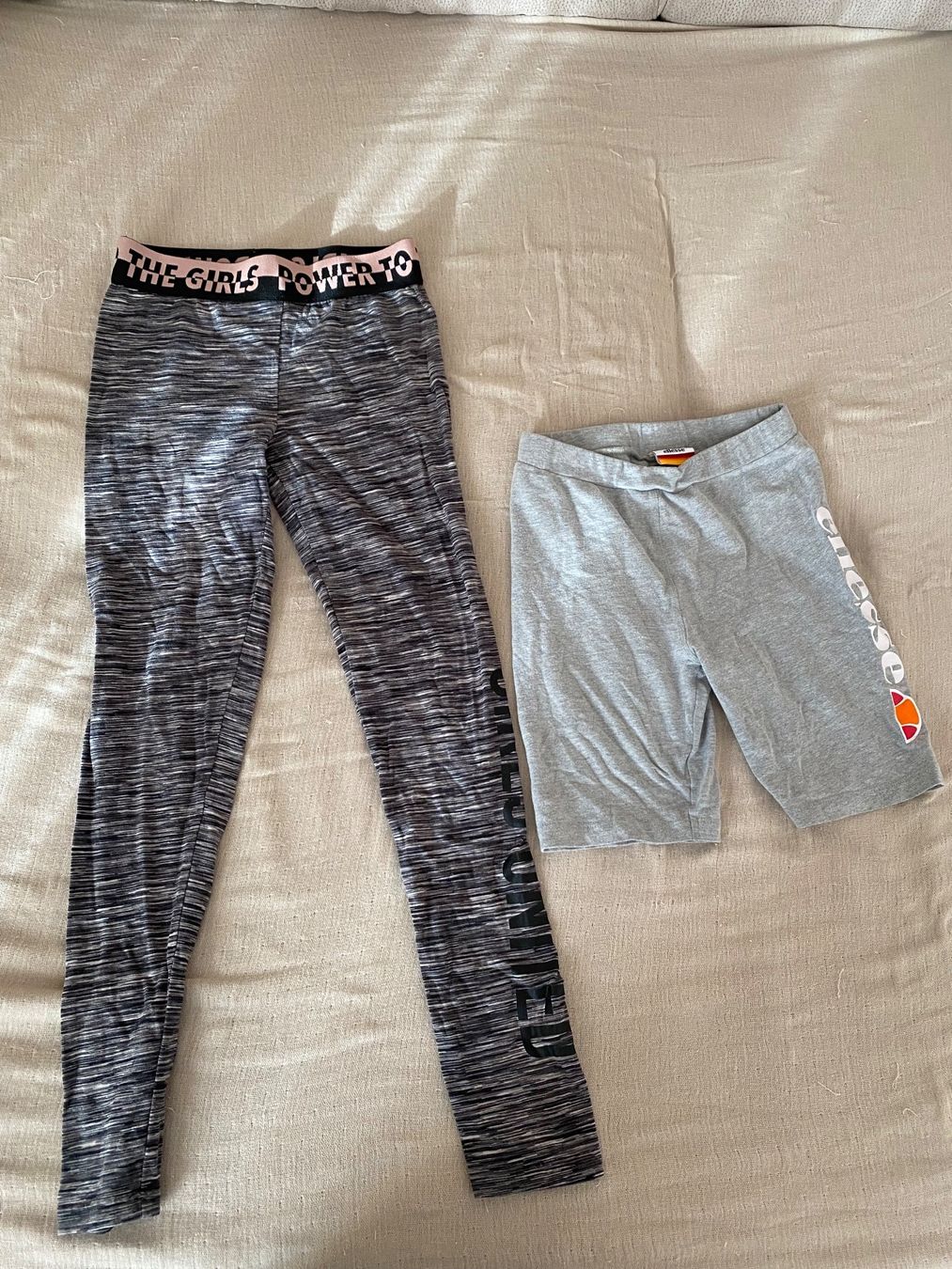 Strümpfe & Strumpfhosen: Sport Hosen Set 2, Gr.146 – Gebraucht aus Vezia von luce2011