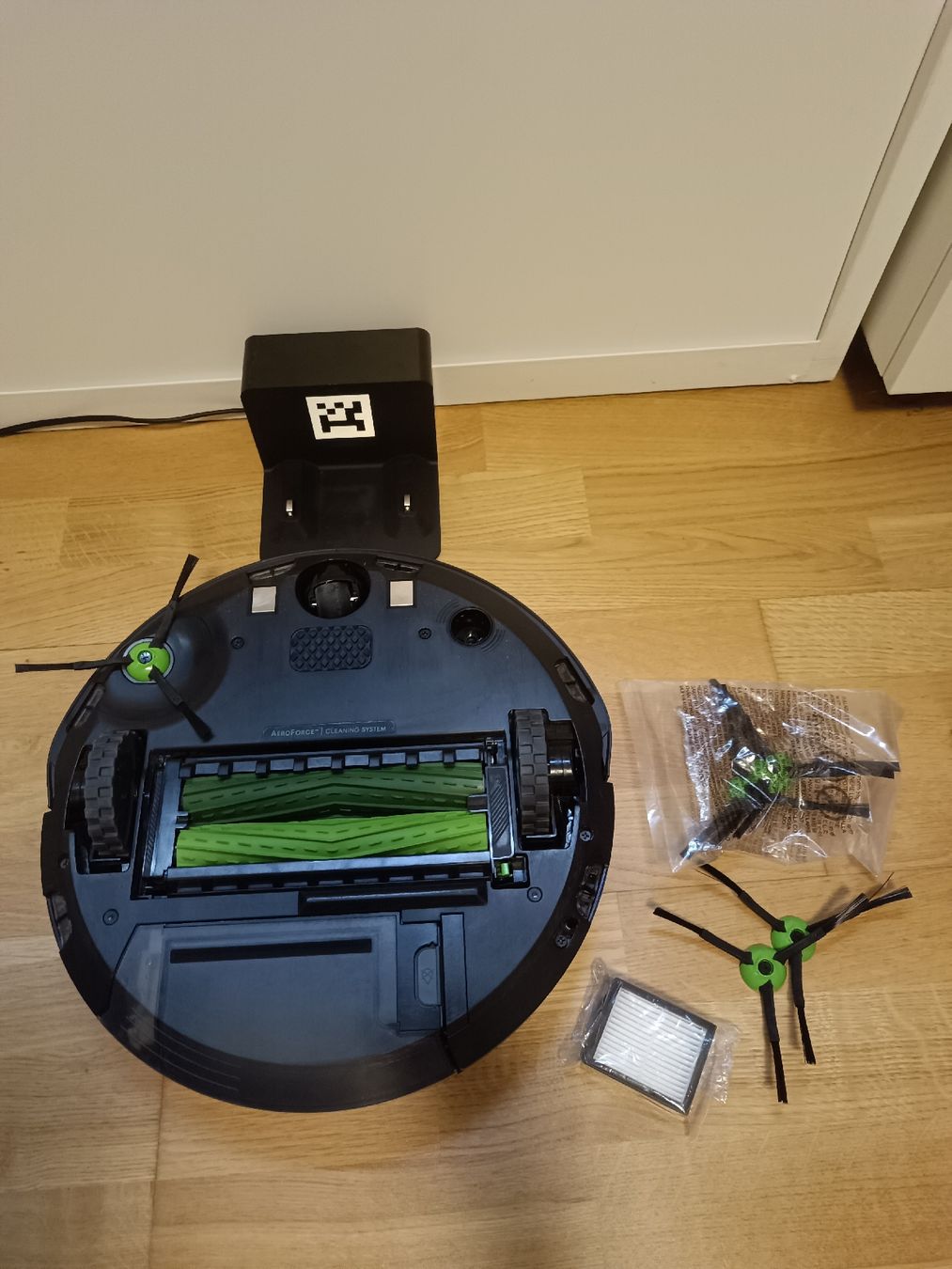Irobot Aspirapolveri & Accessori: Irobot J7 – Usato da Safenwil venduto da mar_tbk5 2