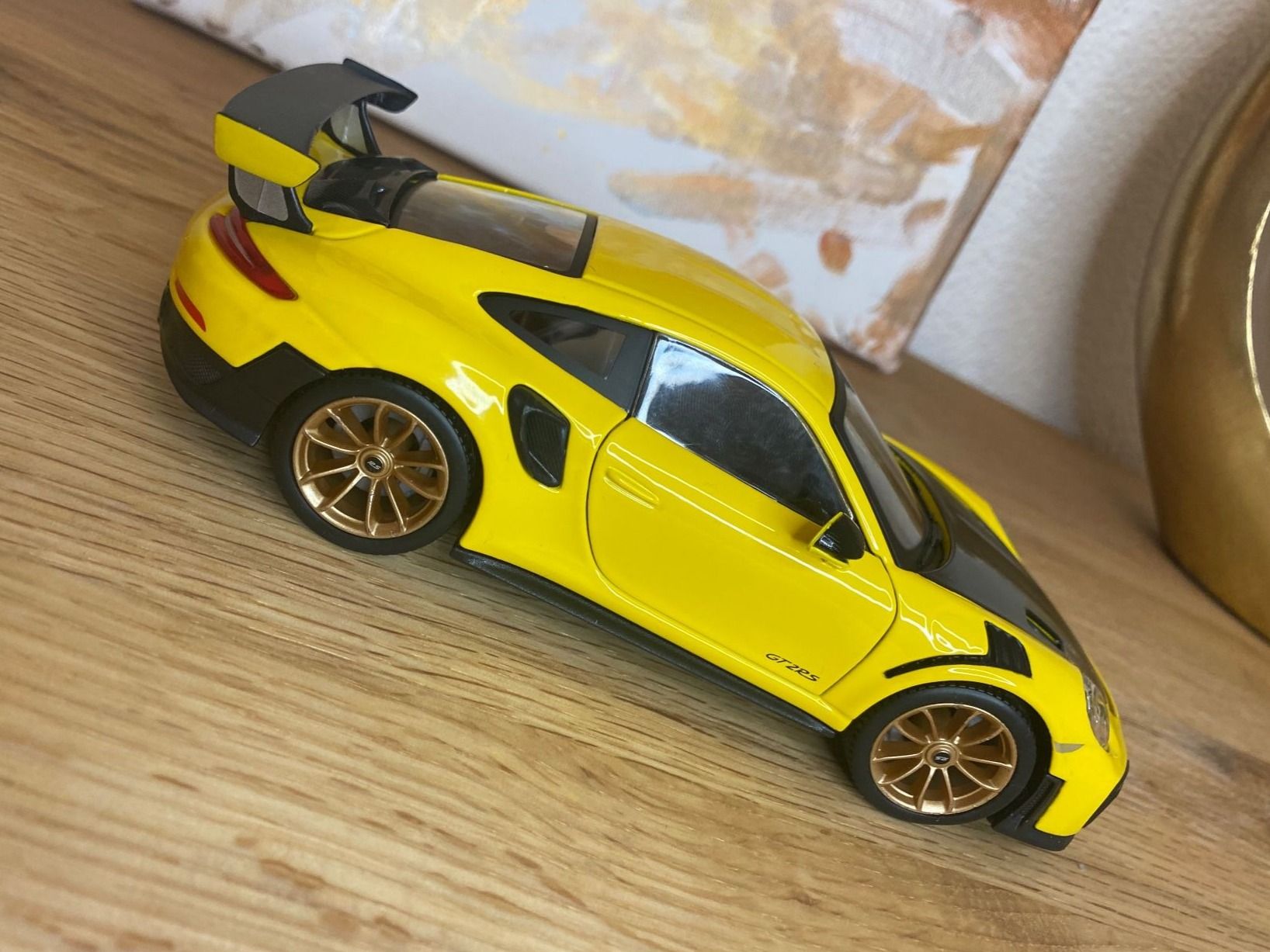 Porsche Modellautos: Porsche 911 GT2 RS - 1:24 - Modellauto - Auto - Tech - Gelb – Neu und originalverpackt aus Oensingen von CSCollectors 2