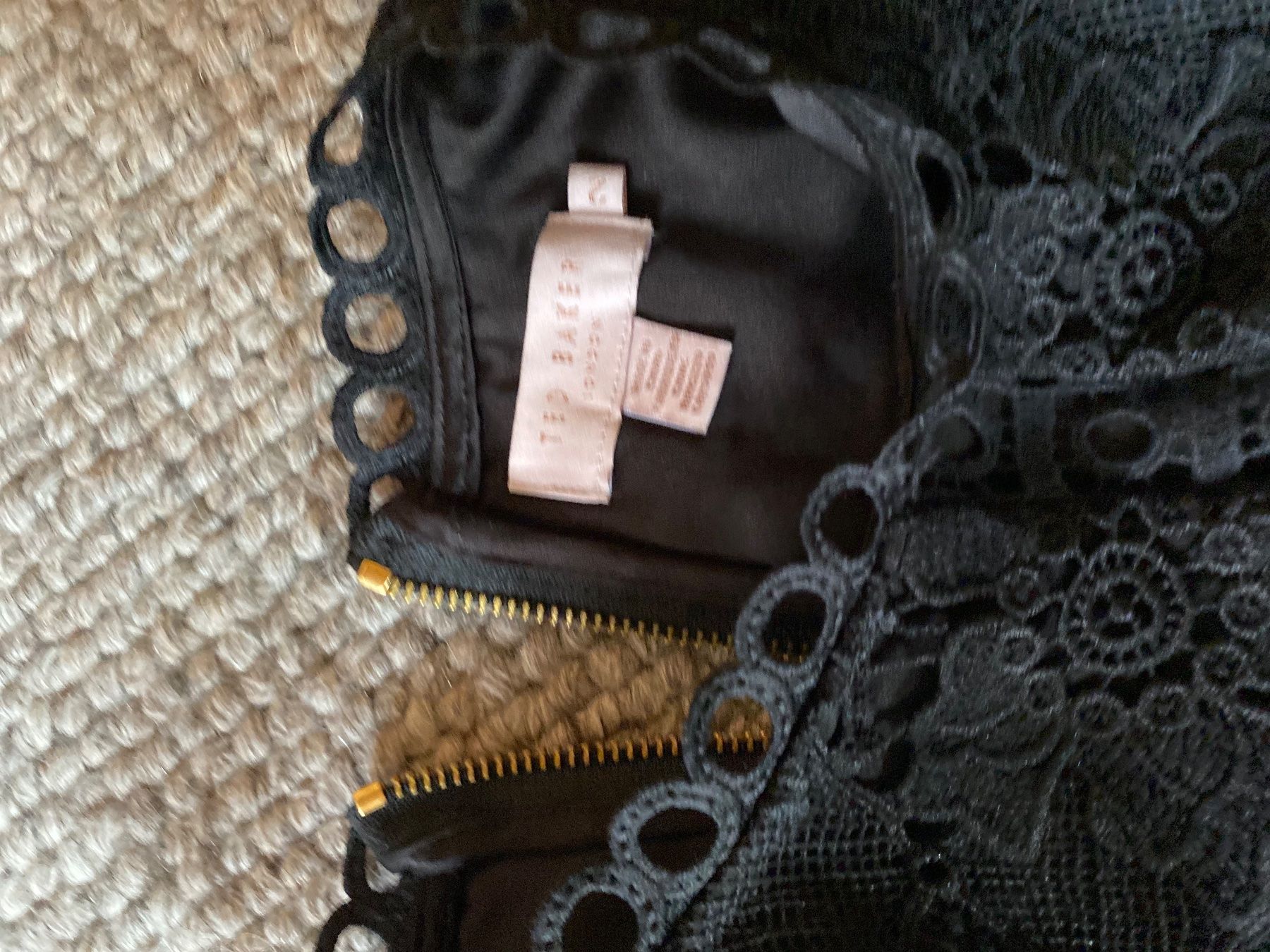 Ted Baker Vestiti: Kleid von TED BAKER London, Gr.2, schwarz – Usato da Bolligen venduto da Atelier17.design 2