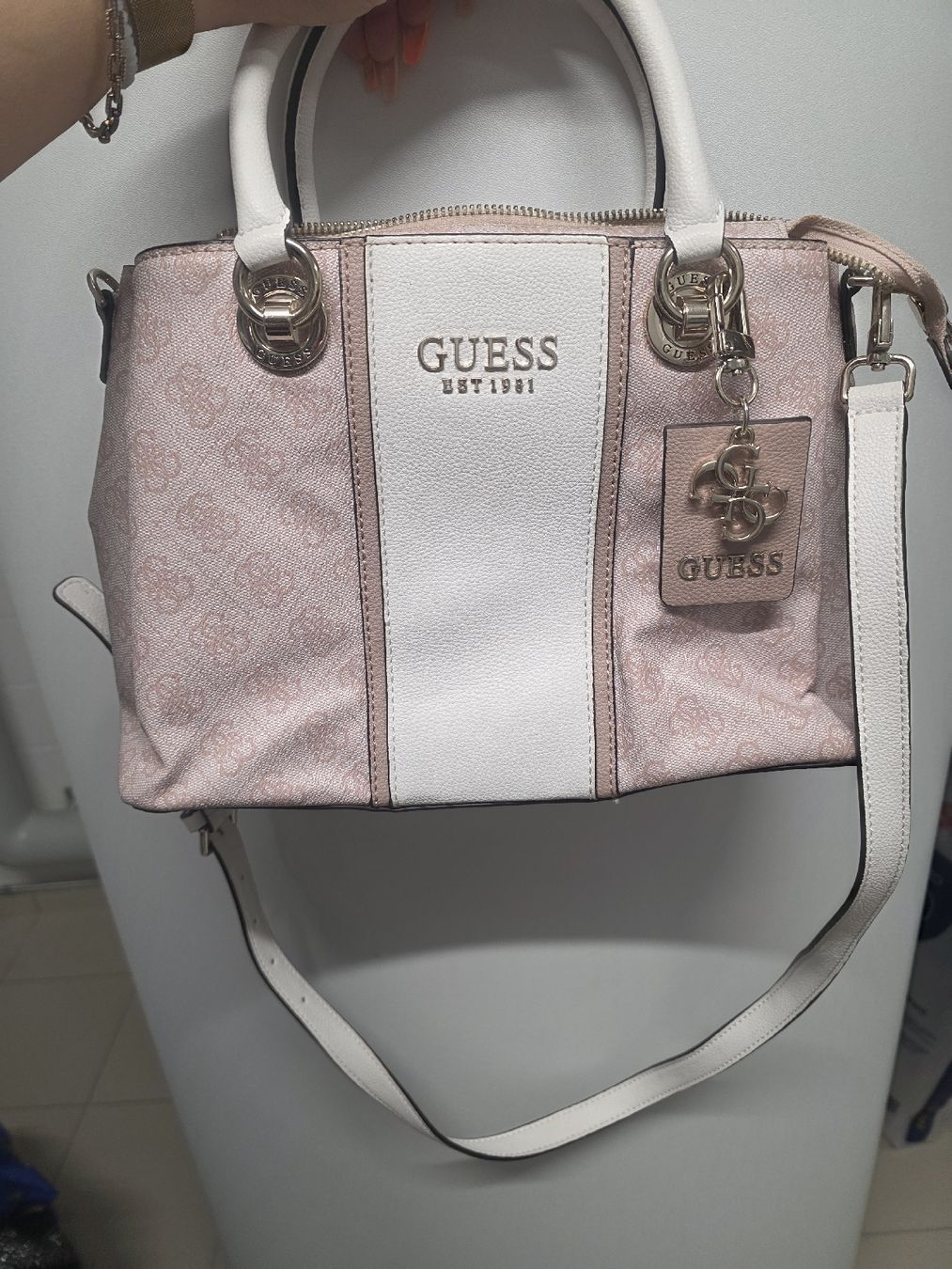 Guess Taschen für Damen: Guess Tasche Handtasche Umhängetasche  – Neu (gemäss Beschreibung) aus Berg TG von lisboa.sky