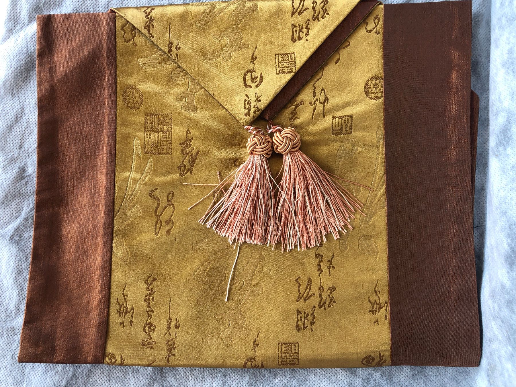 Set di tavolo e panche: 2 Exceptional Chinese brocade Table Runners – Nuovo e nell'imballaggio originale da Wohlen b. Bern venduto da cookiemonster