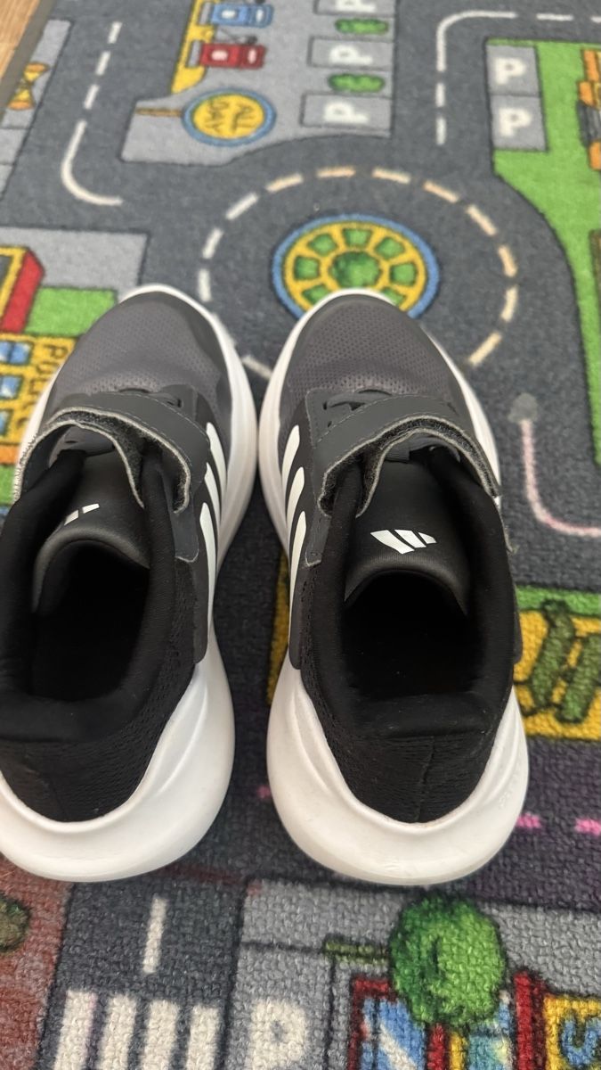 Adidas Schuhe für Jungen: Adidas Schuhe 33,5  – Gebraucht aus Spreitenbach von padobranac86 1