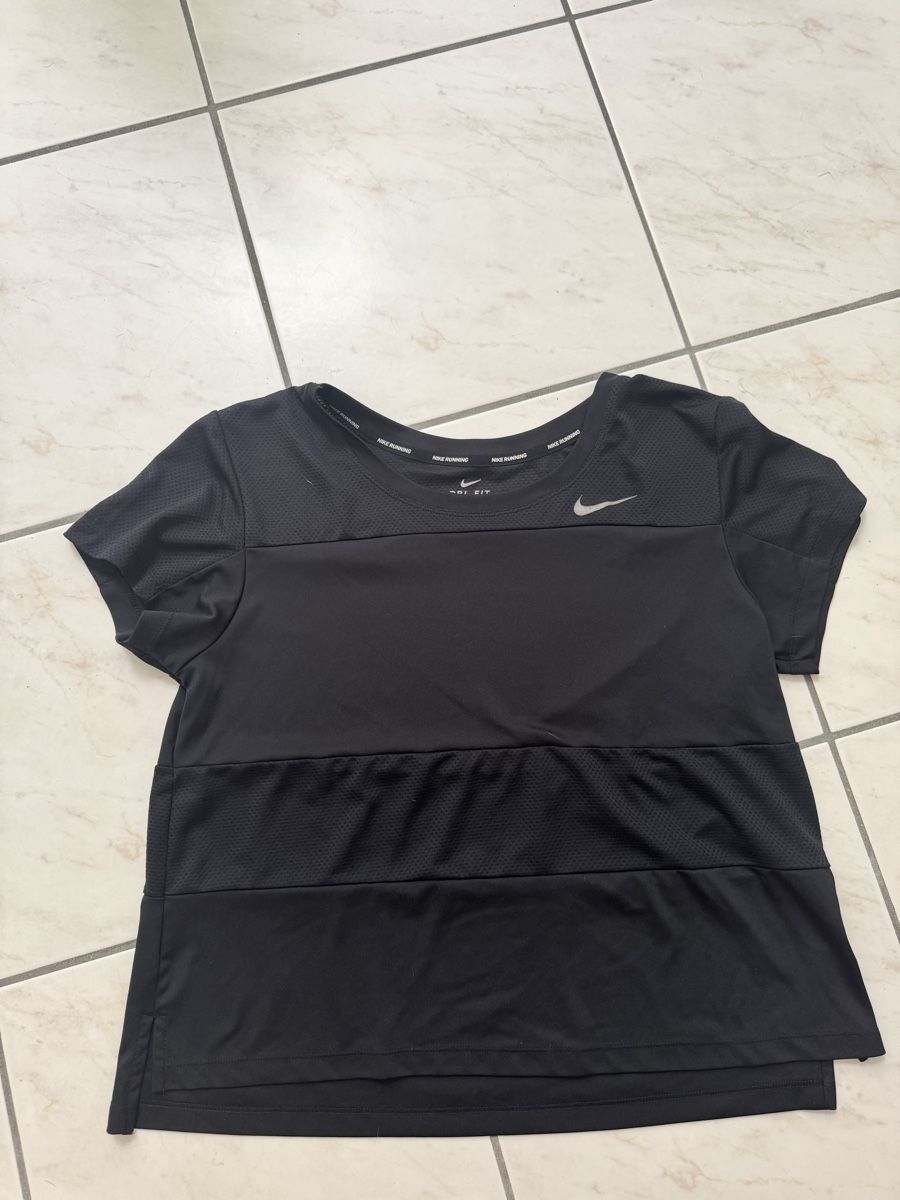 Nike T-Shirts: Nike maglietta L  – Gebraucht aus Porza von kaj_d5q7