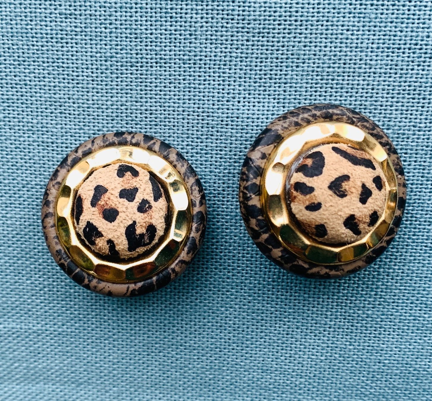 Ohrringe & -stecker: Ohrstecker, 80er, Animal Print – Gebraucht aus Bern von Flora.Sonea