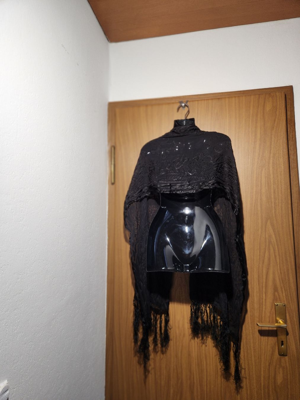 Esprit Foulards & écharpes: Écharpe   noire Esprit avec franges, chic – D'occasion à Niedergösgen par Eva2410 1