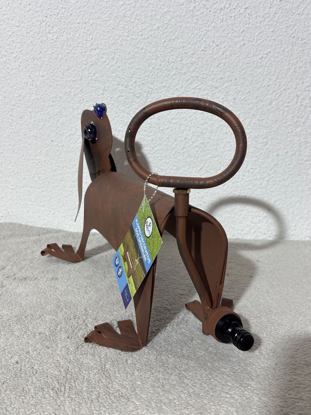 Statuette: Witziger süsser Garten Sprinkler Hund – Nuovo e nell'imballaggio originale da Oberegg venduto da MR-shop 1