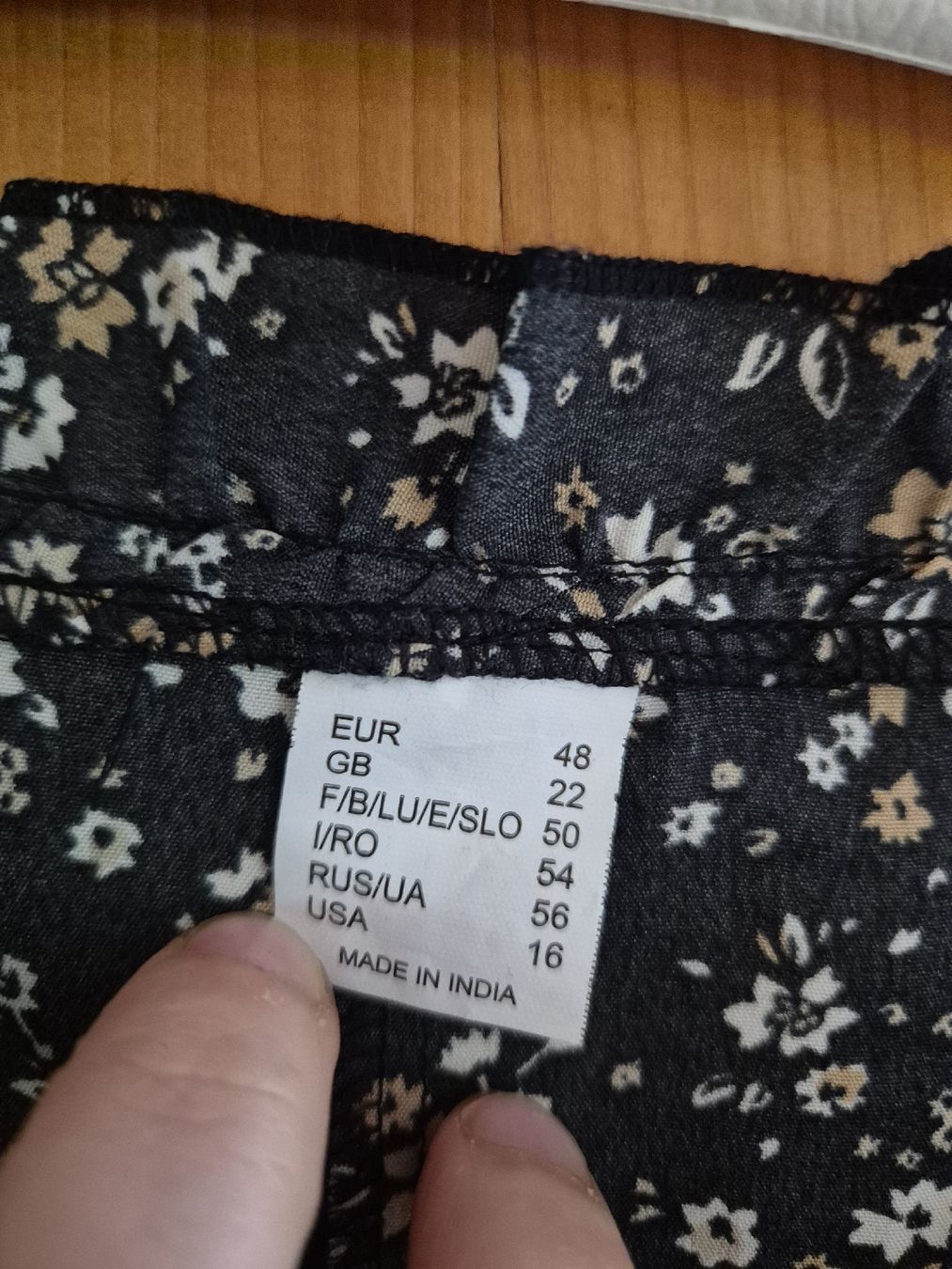 Camicette: Sommerbluse Blumenmuster Schwarz Gr. 48, Leicht & Luftig – Nuovo (secondo la descrizione) da Mürren venduto da daniela_sch_96 2