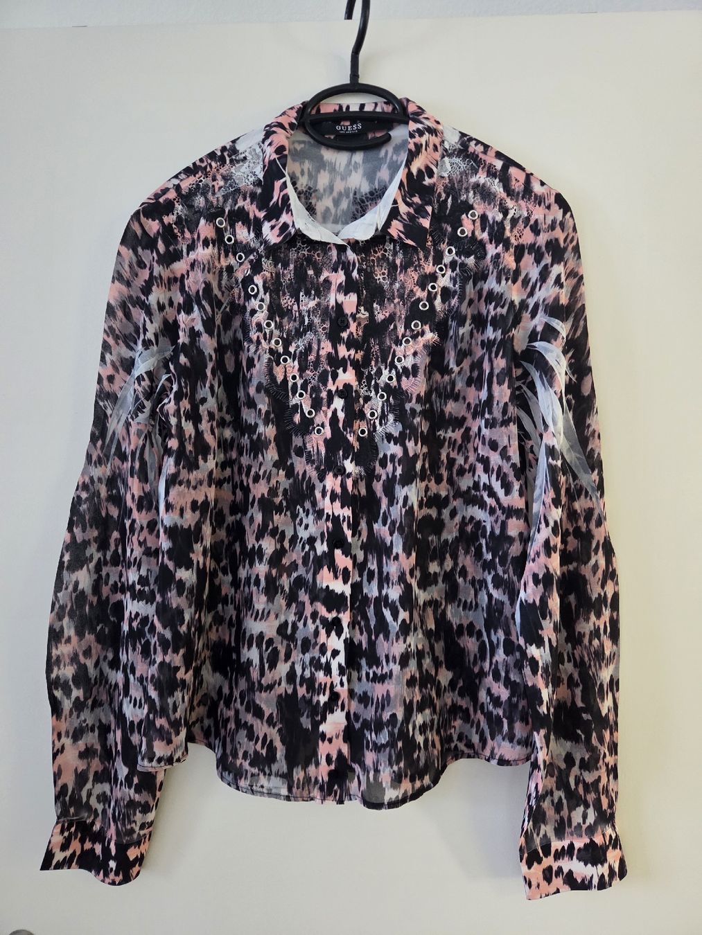 Guess Camicette: Guess Leoparden Bluse rosa Gr. S – Usato da Dänikon ZH venduto da FicusLyrata