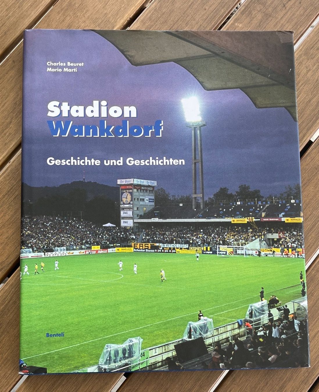 Libri: Buch Stadion Wankdorf Geschichte & Geschichten – Nuovo (secondo la descrizione) da Emmenbrücke venduto da inf_9dkq