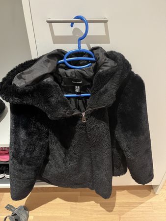 Vero Moda Plüschjacke mit Kapuze schwarz Grösse M