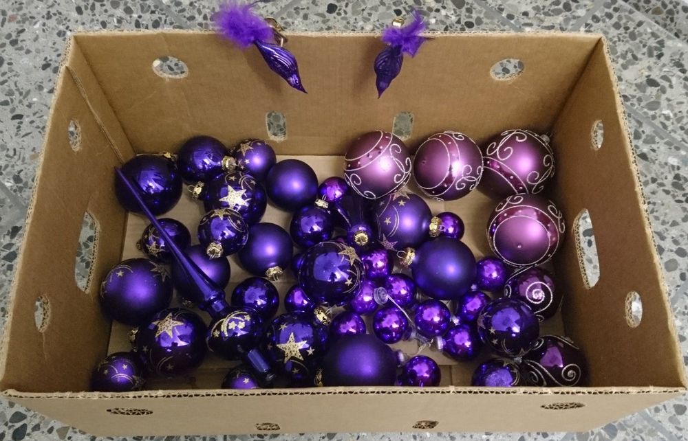 LOT AN *CHRISTBAUMKUGELN&CO.* IN VIOLETT Kaufen auf Ricardo