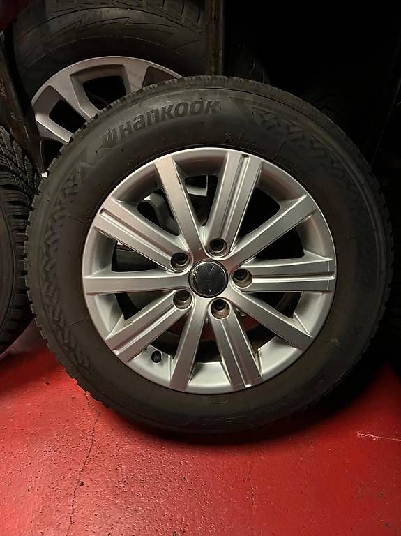 Pneumatici & Ruote complete: Cerchi e gomme invernali VW Golf – Usato da Figino venduto da cym_qvj7