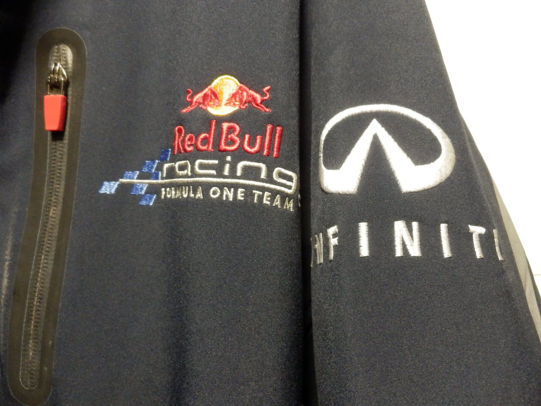Red Bull Giacche: Softshell Redbul F1 avec divers logos taille M neuve – Nuovo (secondo la descrizione) da Apples venduto da Photec18 4