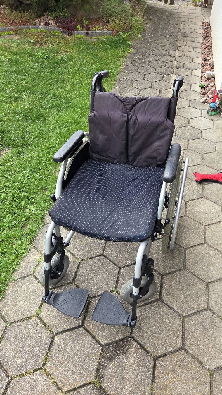 Chaises roulantes: Ottobock Rollstuhl – D'occasion à Pfeffikon LU par Spiderpig1991