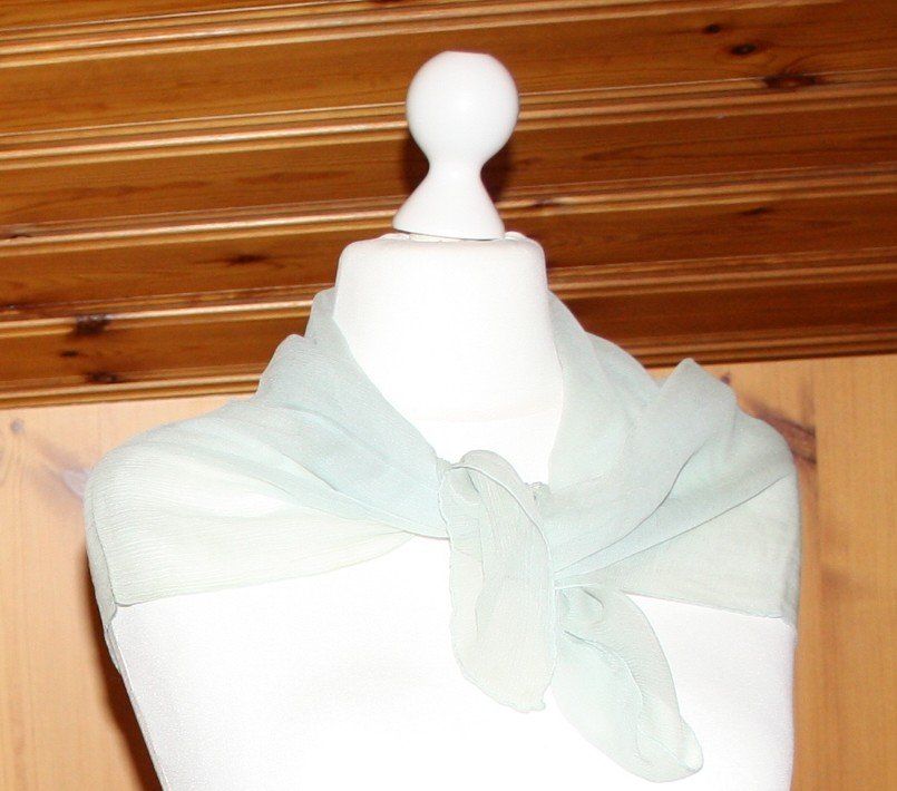 Foulards, Tücher & Schals: Foulard Schal hellgrün – Gebraucht aus Flüelen von Diversicum-Textil 2
