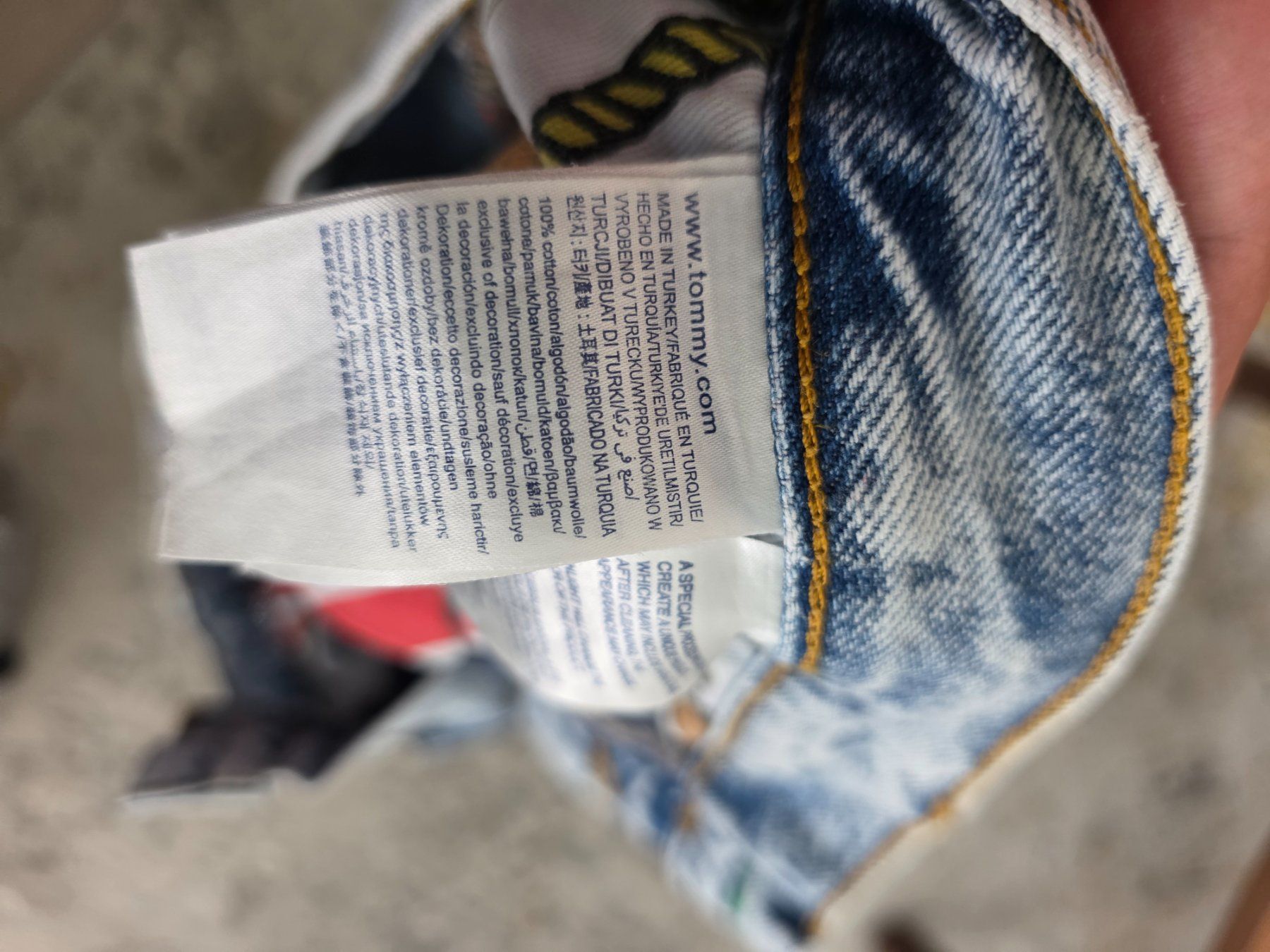Tommy Hilfiger Jeans: Tommy Jeans 90s Capsule Collection – Gebraucht aus Winterthur von Karakartal90 5
