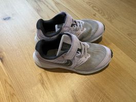 Nike Schuhe / 31.5