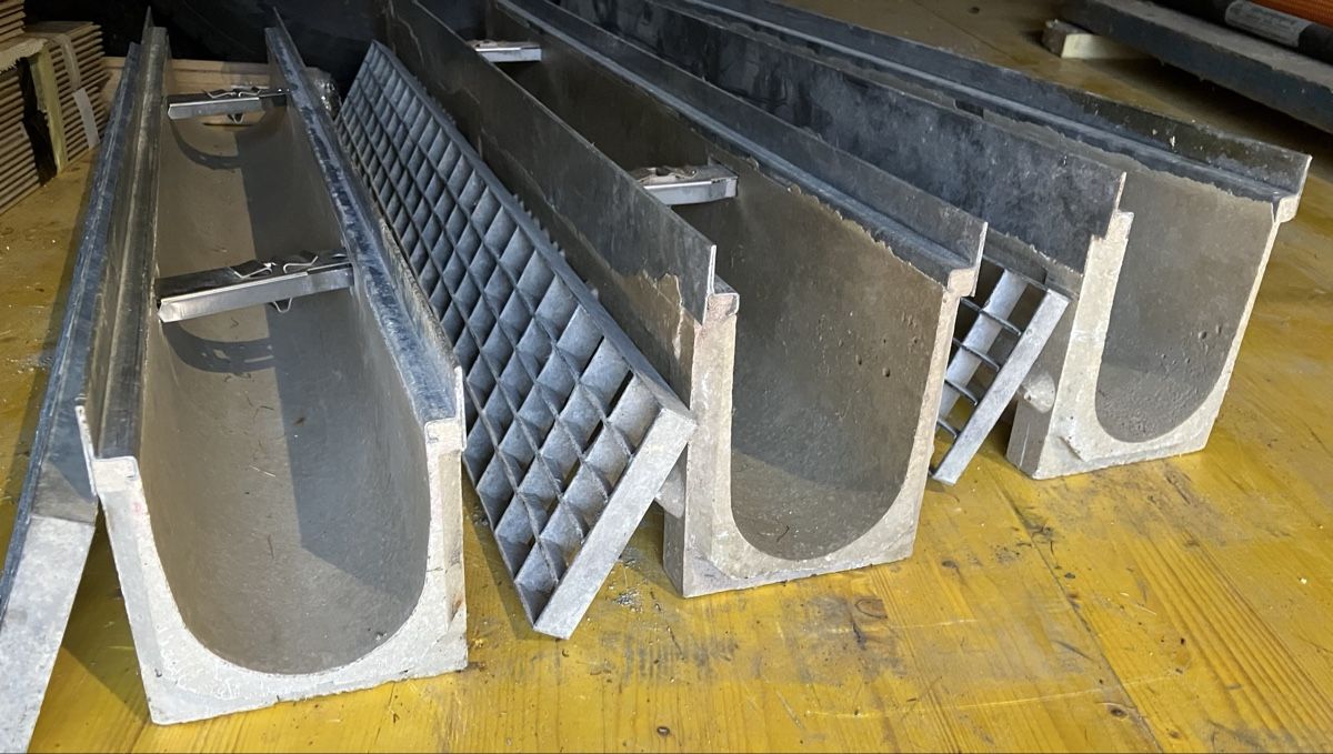 Altri materiali da costruzione: Entwässerungsrinne – Nuovo (secondo la descrizione) da Wetzikon ZH venduto da M.H88 3