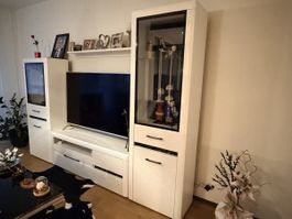 Wohnwand weiss mit Vitrine schwarz abgesetzt gebraucht