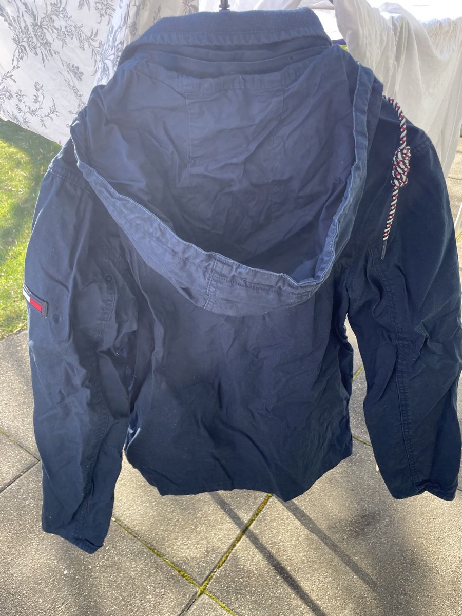 Tommy Hilfiger Jacken: Tommy Jeans Übergangsjacke, Gr. S, Dunkelblau – Gebraucht aus Solothurn von Silbermond01 2