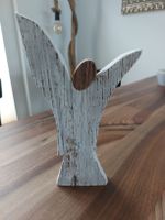 schlichter Engel aus Altholz