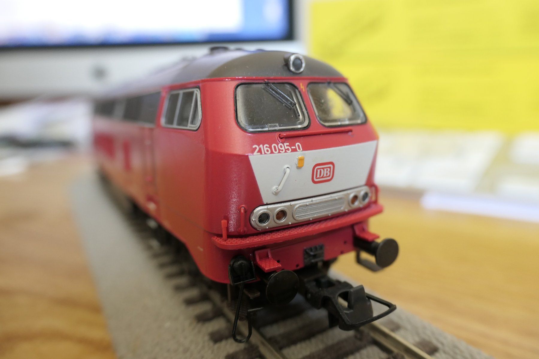 Brawa Modelleisenbahnen: Brawa Diesellok Baureihe 216 der DB – Gebraucht aus Zug von 9046heinz 1