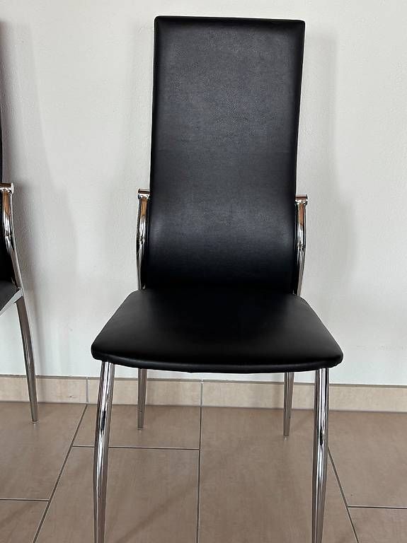 Sedie: Chaises en simili-cuir noir  – Usato da Neuchâtel venduto da she_yl9r