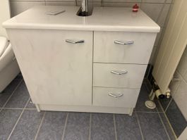 Badezimmermöbel