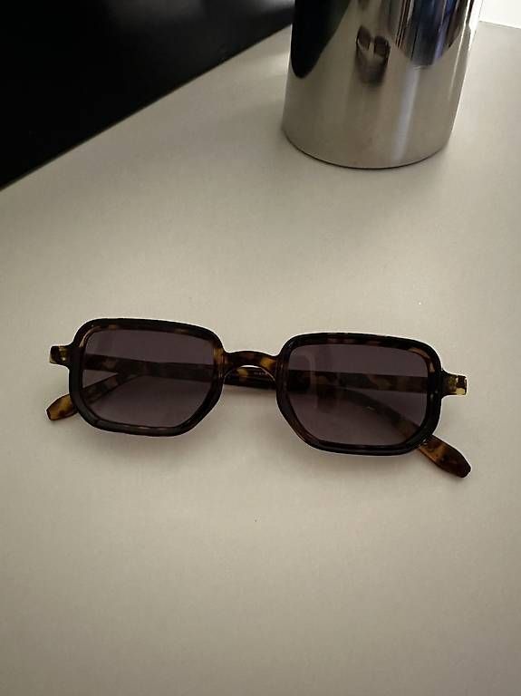 Brillen & Gläser: Sonnenbrille – Gebraucht aus Schlieren von mit_6lx7