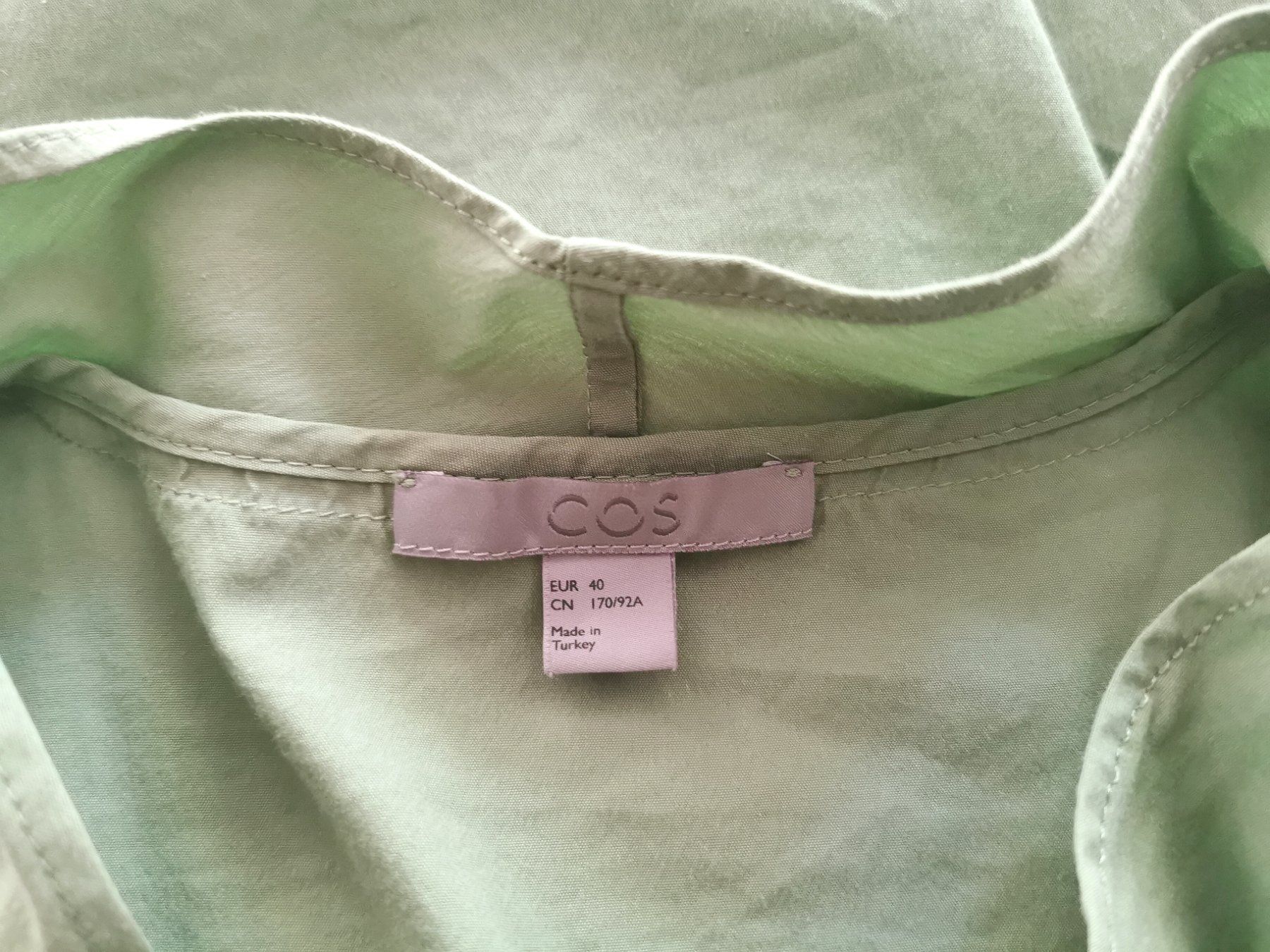 Cos Camicette: Cos elegante Bluse mit Rüschenausschnitt Gr. 40/42 – Usato da gachnang venduto da tibus1 3