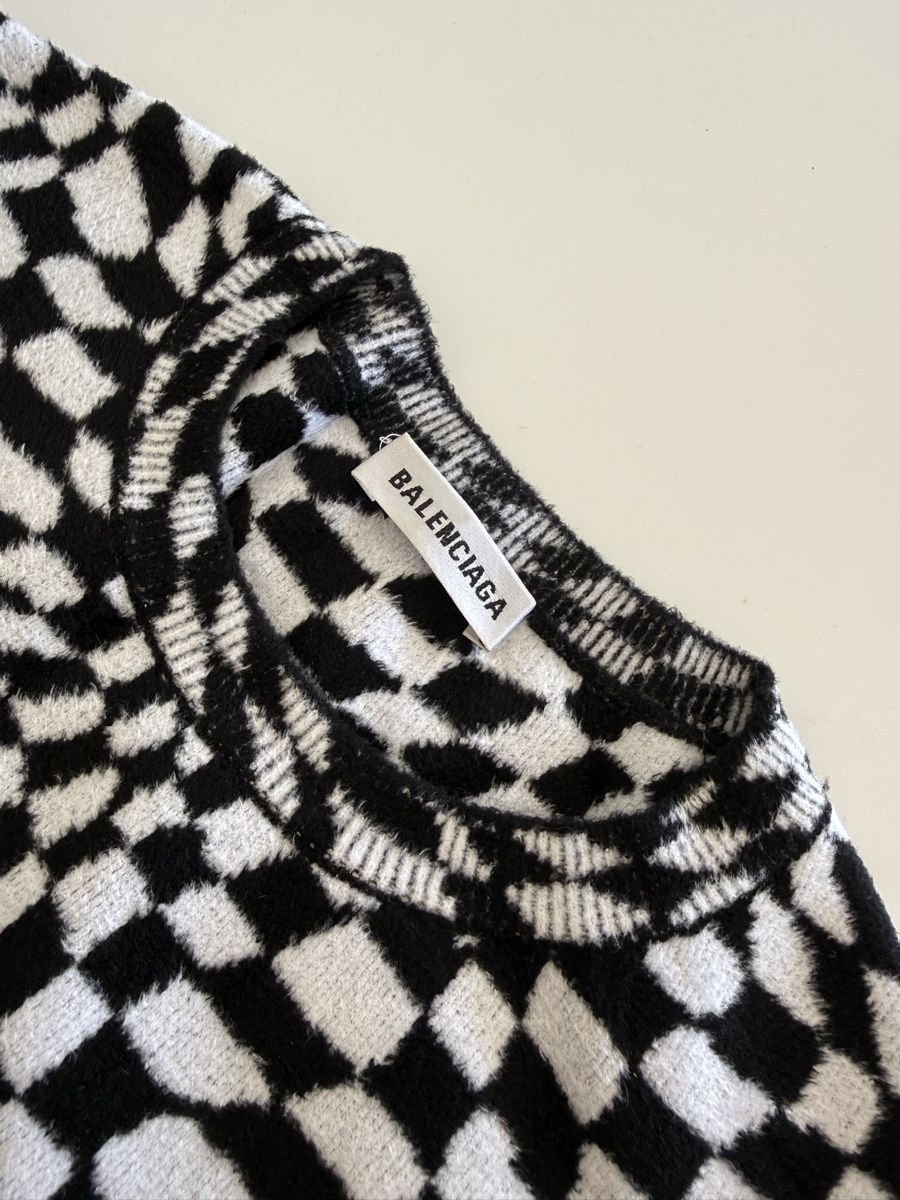 Balenciaga Maglioni & Felpe: Balenciaga Pullover schwarz weiss gemustert Grösse S – Nuovo (secondo la descrizione) da Bülach venduto da mrt_m2tm 1