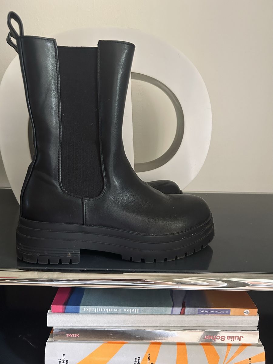 Scarpe da donna: boots gr 37✨ – Usato da Basel venduto da Nicetohave13