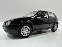 Volkswagen VW Golf GTI IV 4 1:18, schwarz, REVELL
