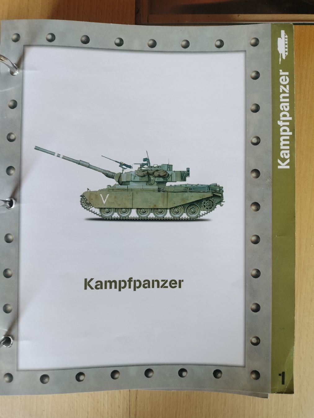 Bücher: Ganzer Sammelordner über Kampfpanzer – Gebraucht aus Schwanden Sigrisw von len_9yqg 2