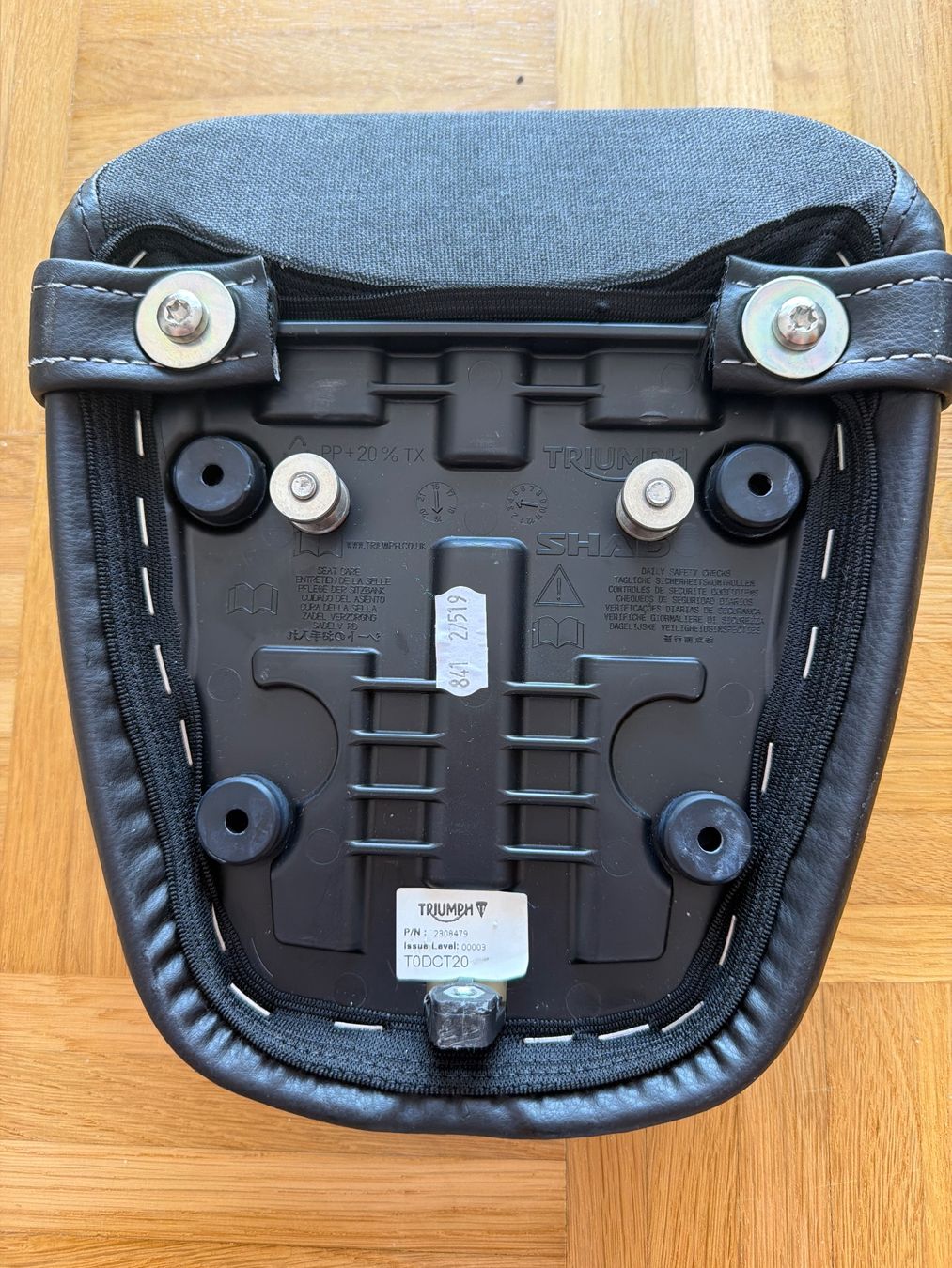 Triumph Tutti i ricambio per moto: Triumph Soziussitz Modell 2306479 Neu – Nuovo (secondo la descrizione) da Amriswil venduto da Sieb_Zone 1