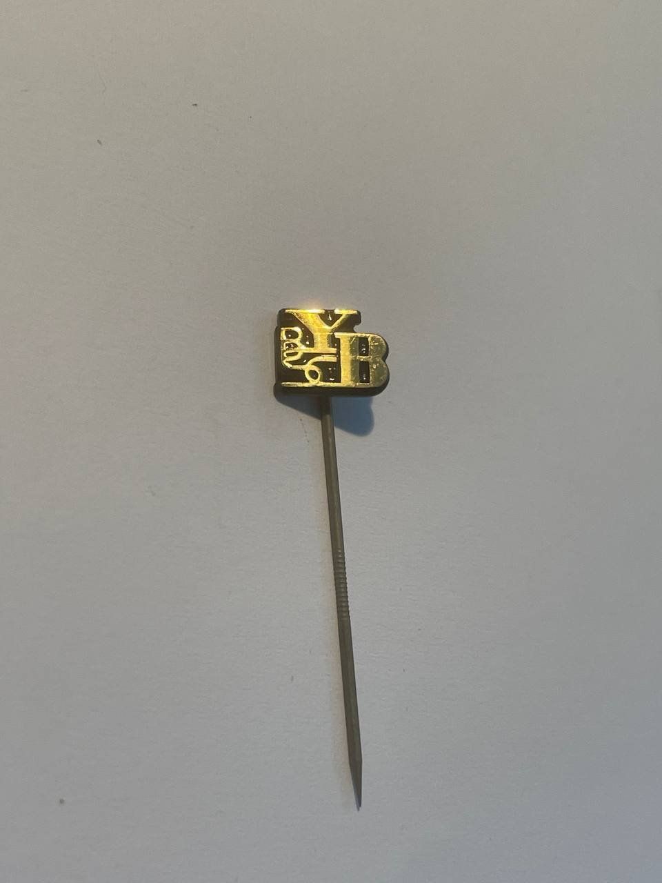Placchette & Badge: 19. Anstecknadel Young Boys Bern – Usato da Luzern venduto da Irek