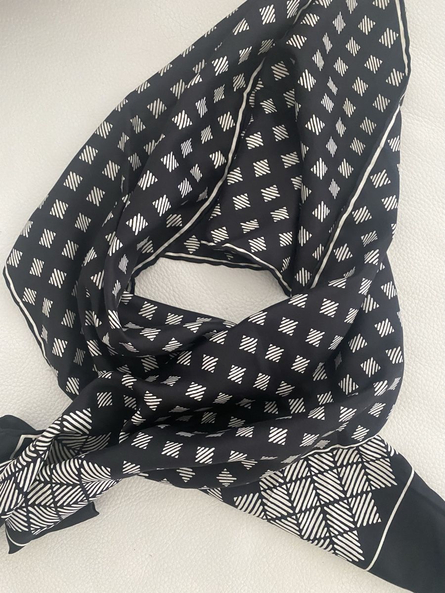 Foulards, Tücher & Schals: Seiden Schal 🌸 – Gebraucht aus Opfikon von Luis144