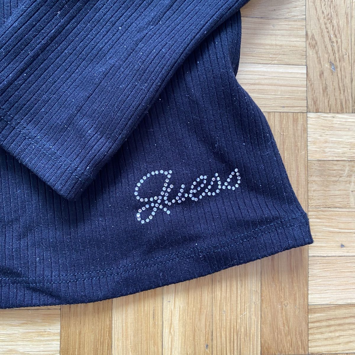 Guess Tops: GUESS Henley Sparkle Oberteil Pull mit Strass – Neu (gemäss Beschreibung) aus Givisiez von dor_xb9k 2