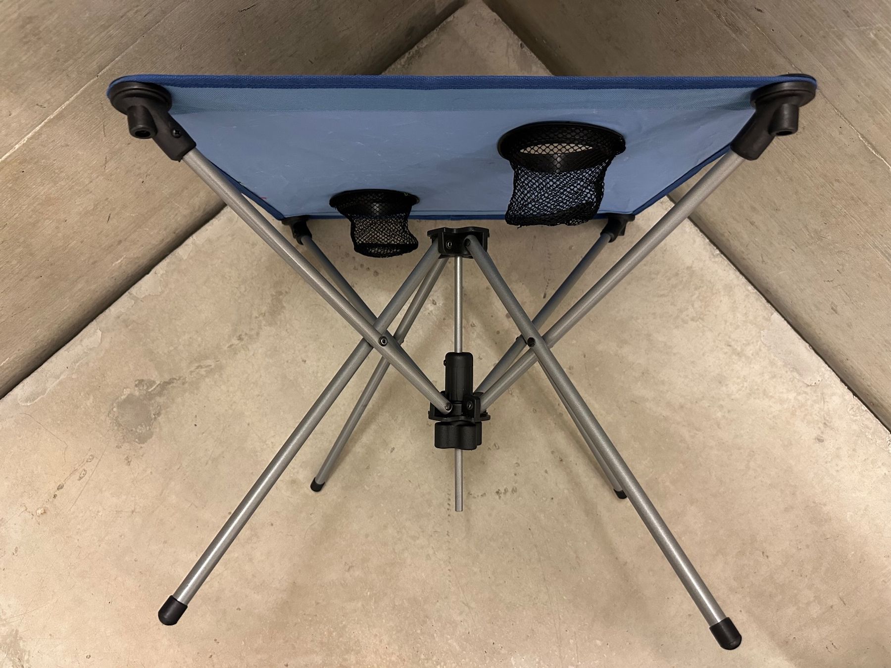 Tables: Camping table collapsible +bag 🩵 Campingtisch klappbar – Neuf (Voir description) à Zuerich par mas925 3