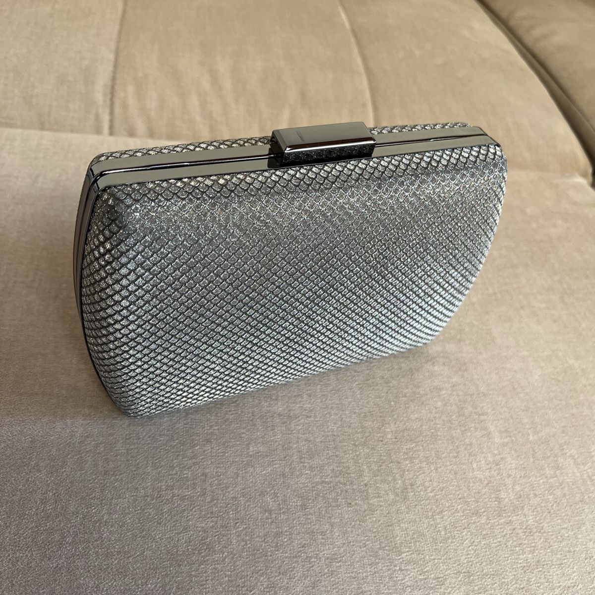 Borse da donna: Silberige Handtasche mit Glitzer – Nuovo e nell'imballaggio originale da Cunter venduto da tiramisuuu_ 1