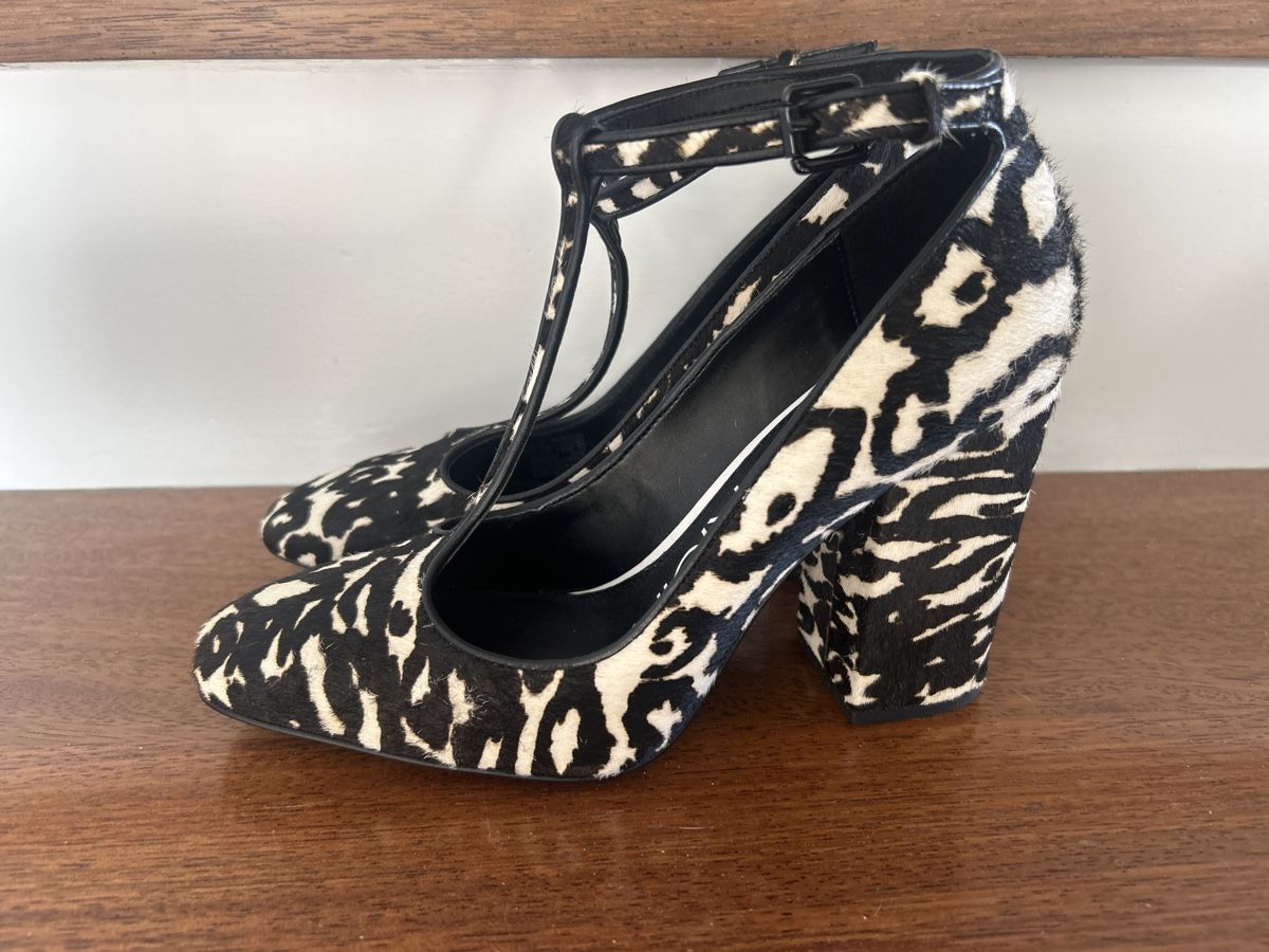 Calvin Klein Scarpe da donna: Escarpins Calvin Klein léopard – Nuovo (secondo la descrizione) da St-Aubin-Sauges venduto da vildfr 2