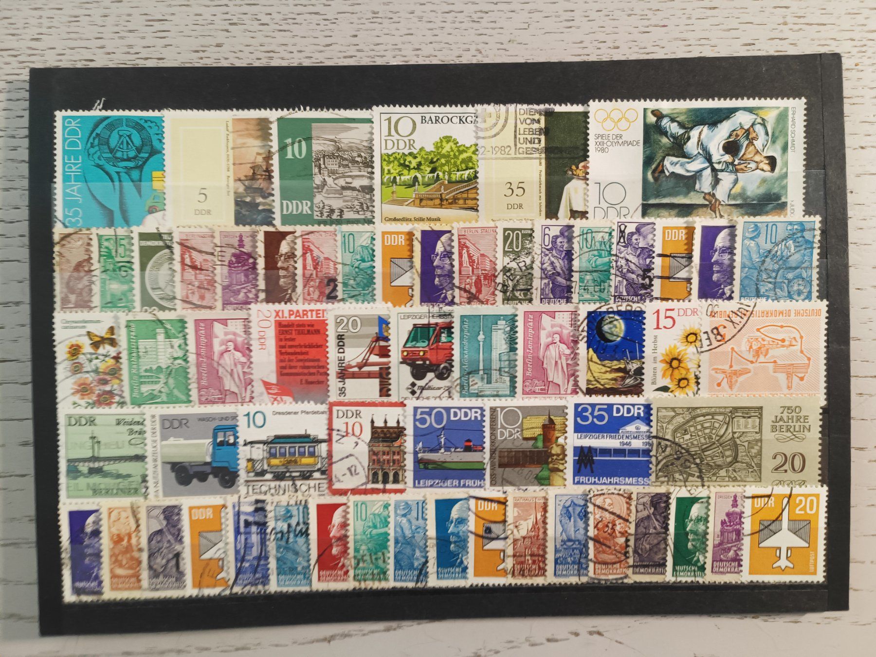 Tutti i francobolli: schönes DDR Lot gestempelt – Usato da Dübendorf venduto da goeggi79